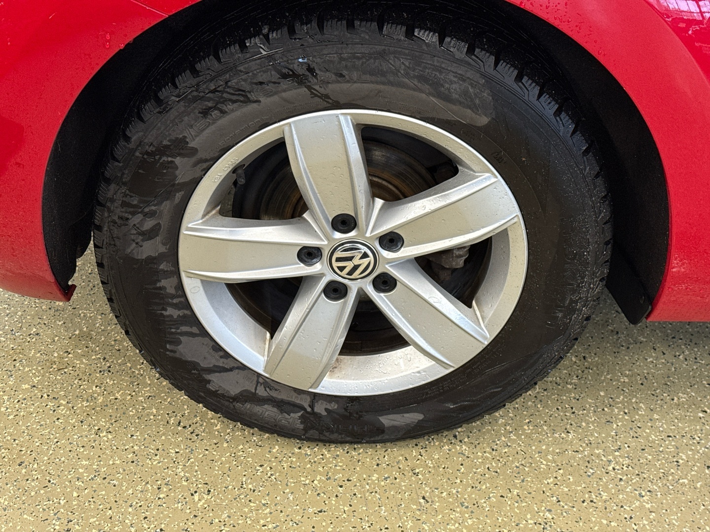 VOLKSWAGEN Beetle 2017