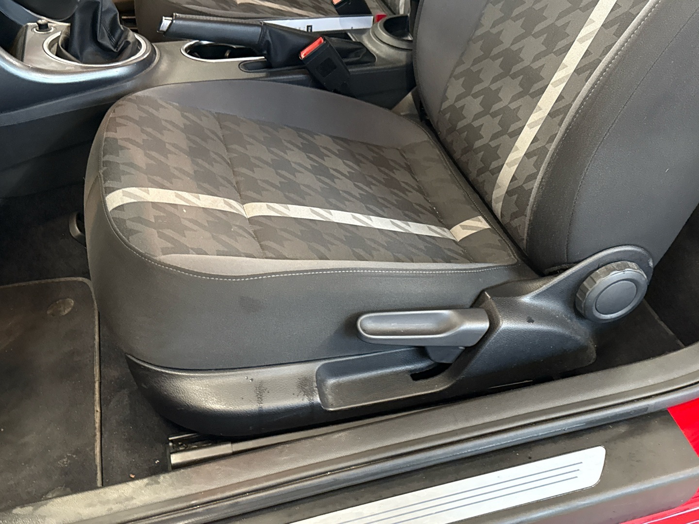 VOLKSWAGEN Beetle 2017