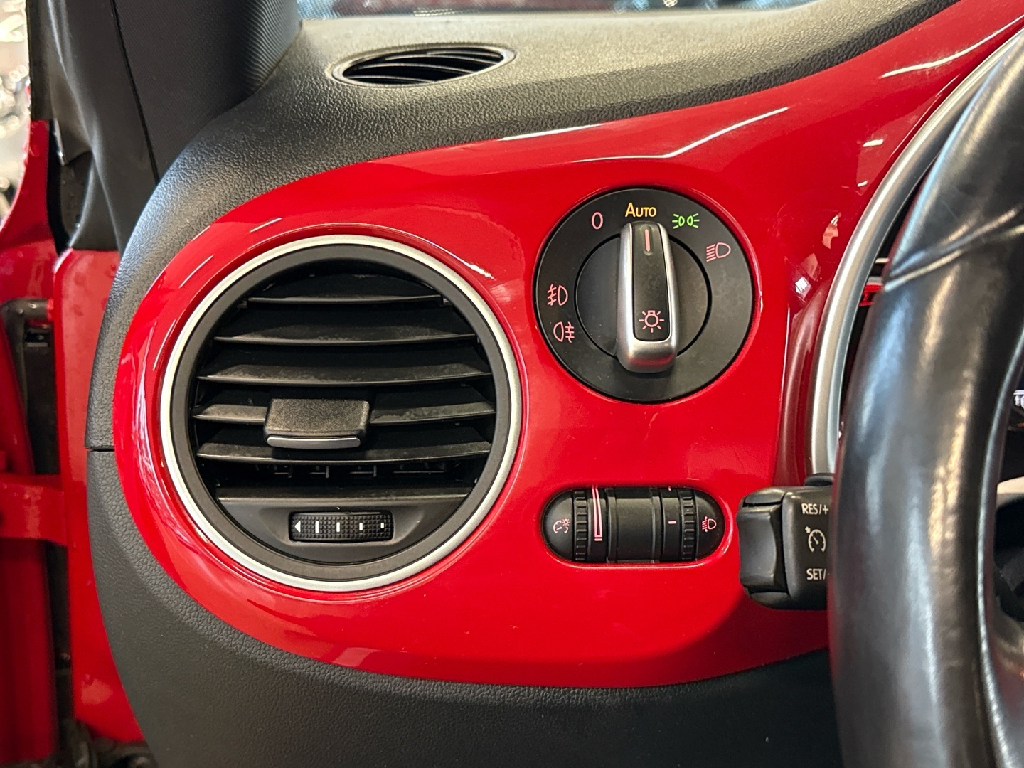 VOLKSWAGEN Beetle 2017