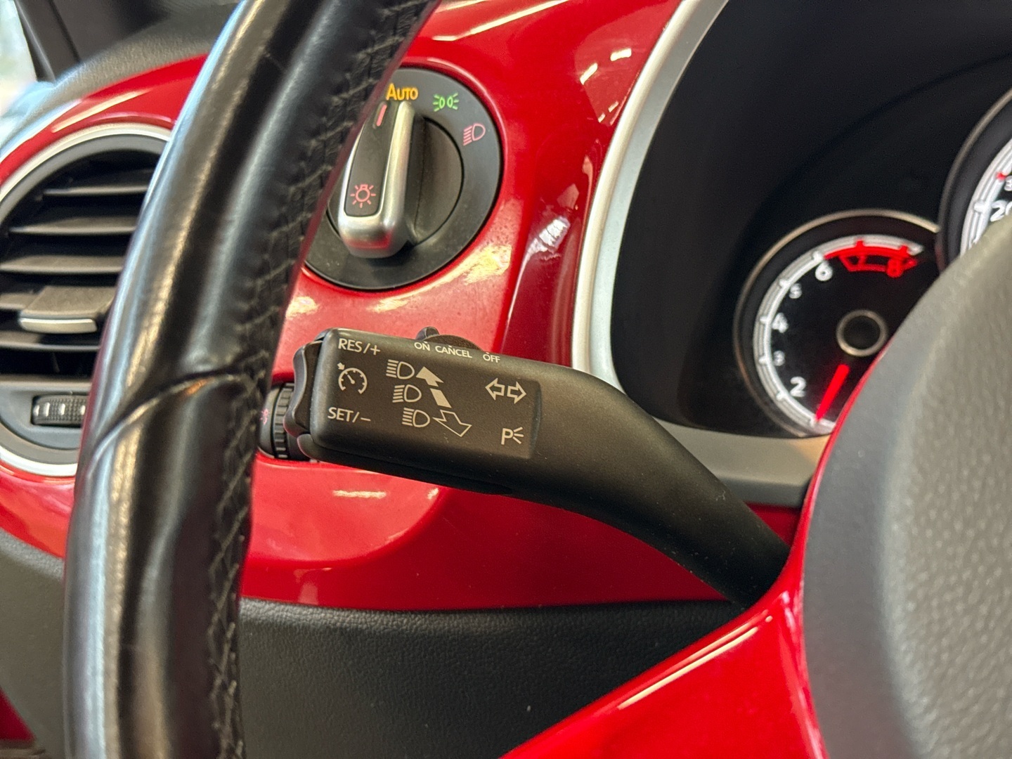 VOLKSWAGEN Beetle 2017