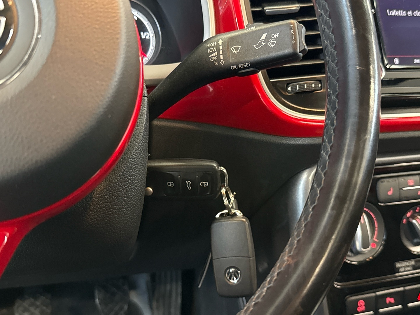 VOLKSWAGEN Beetle 2017