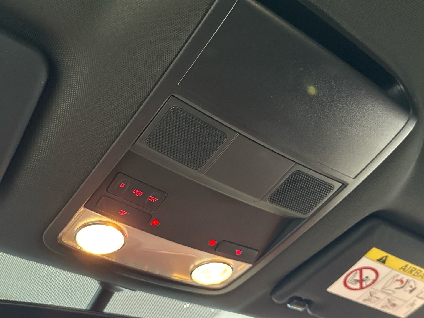 VOLKSWAGEN Beetle 2017