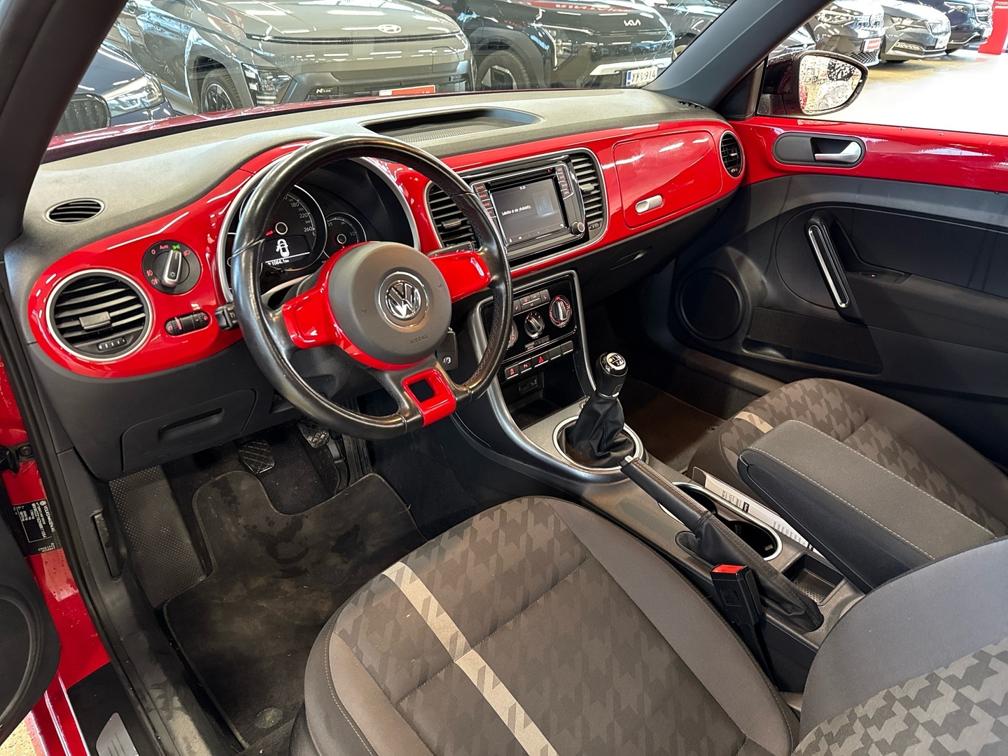 VOLKSWAGEN Beetle 2017