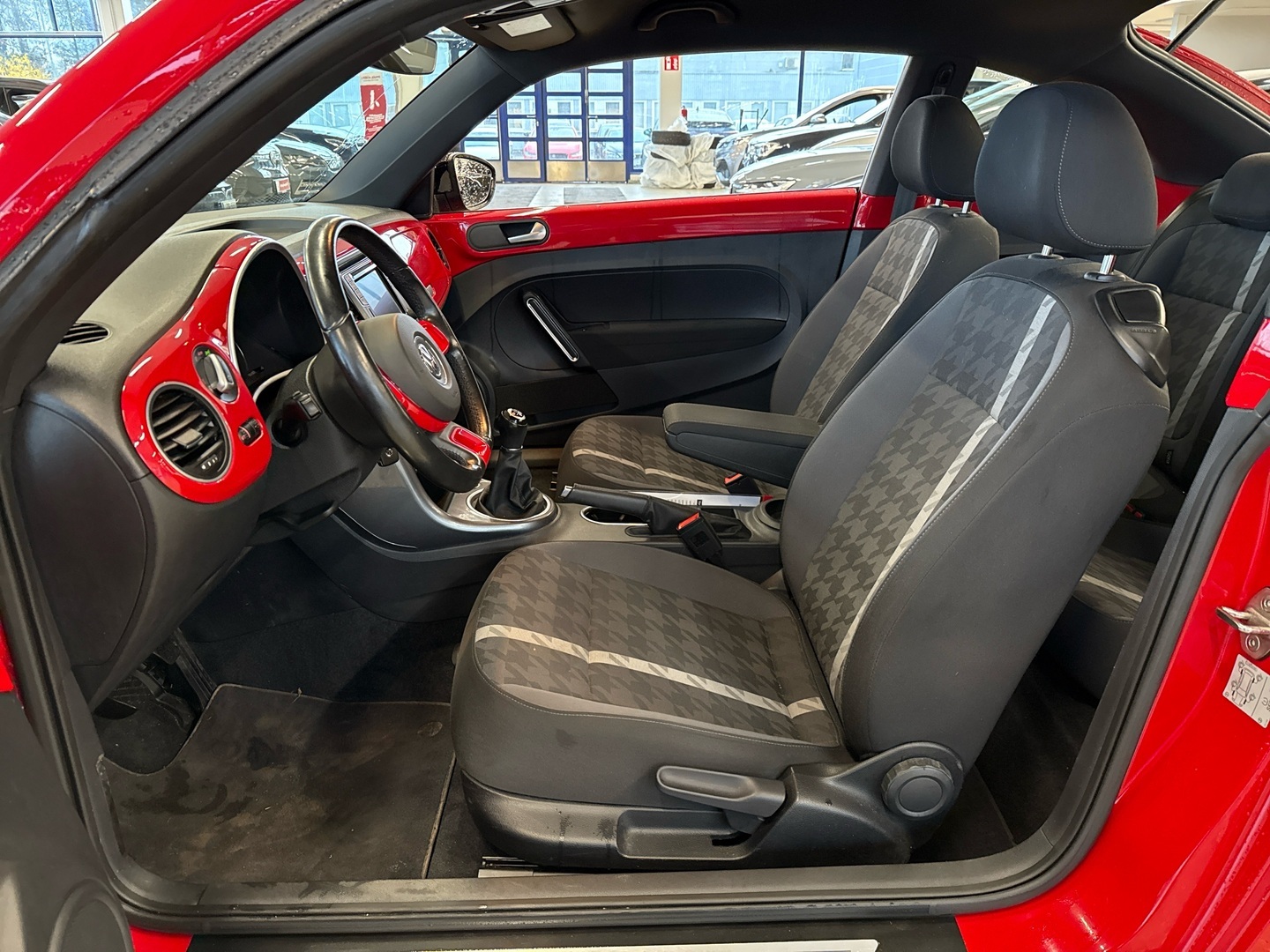 VOLKSWAGEN Beetle 2017