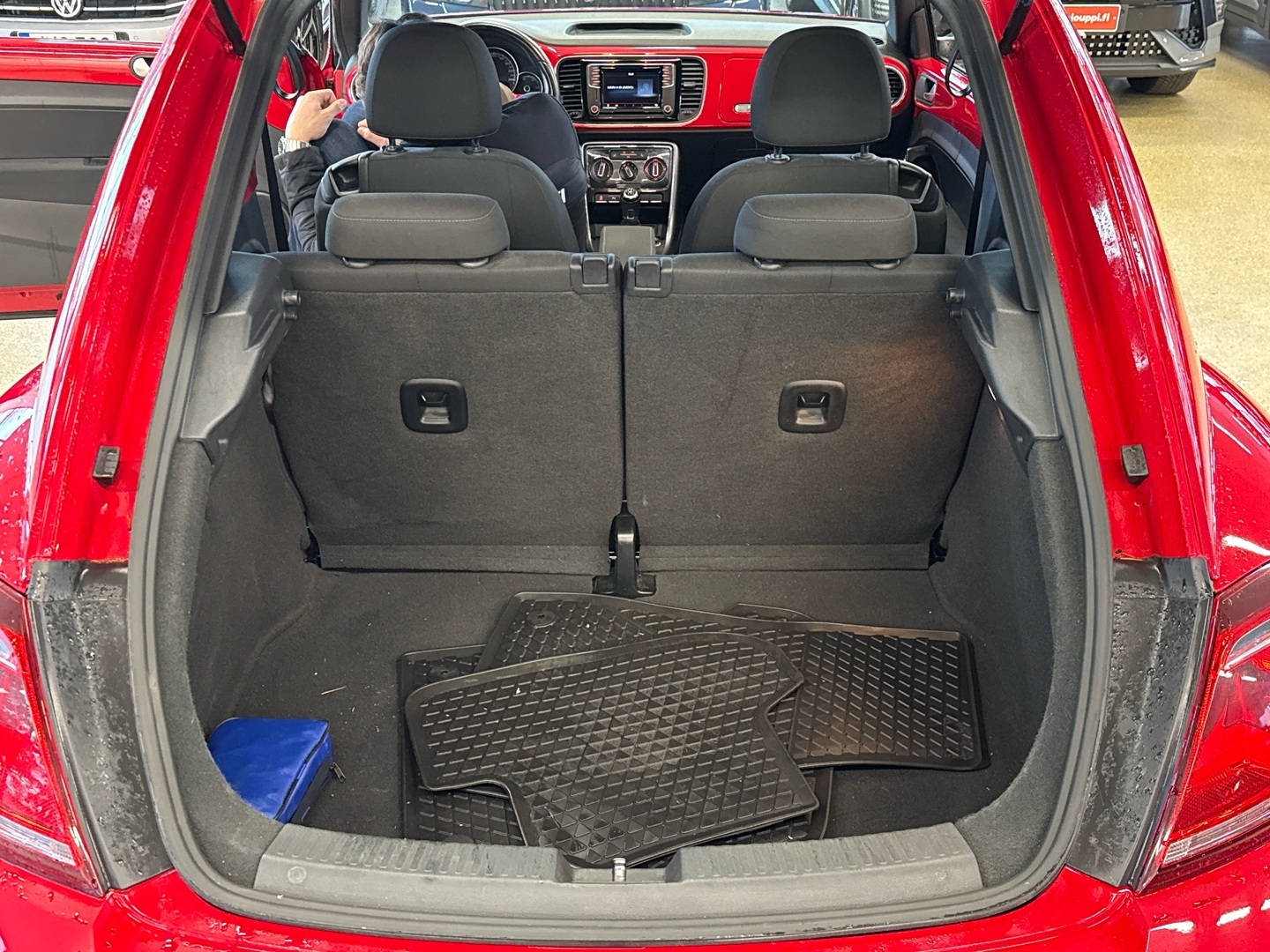 VOLKSWAGEN Beetle 2017