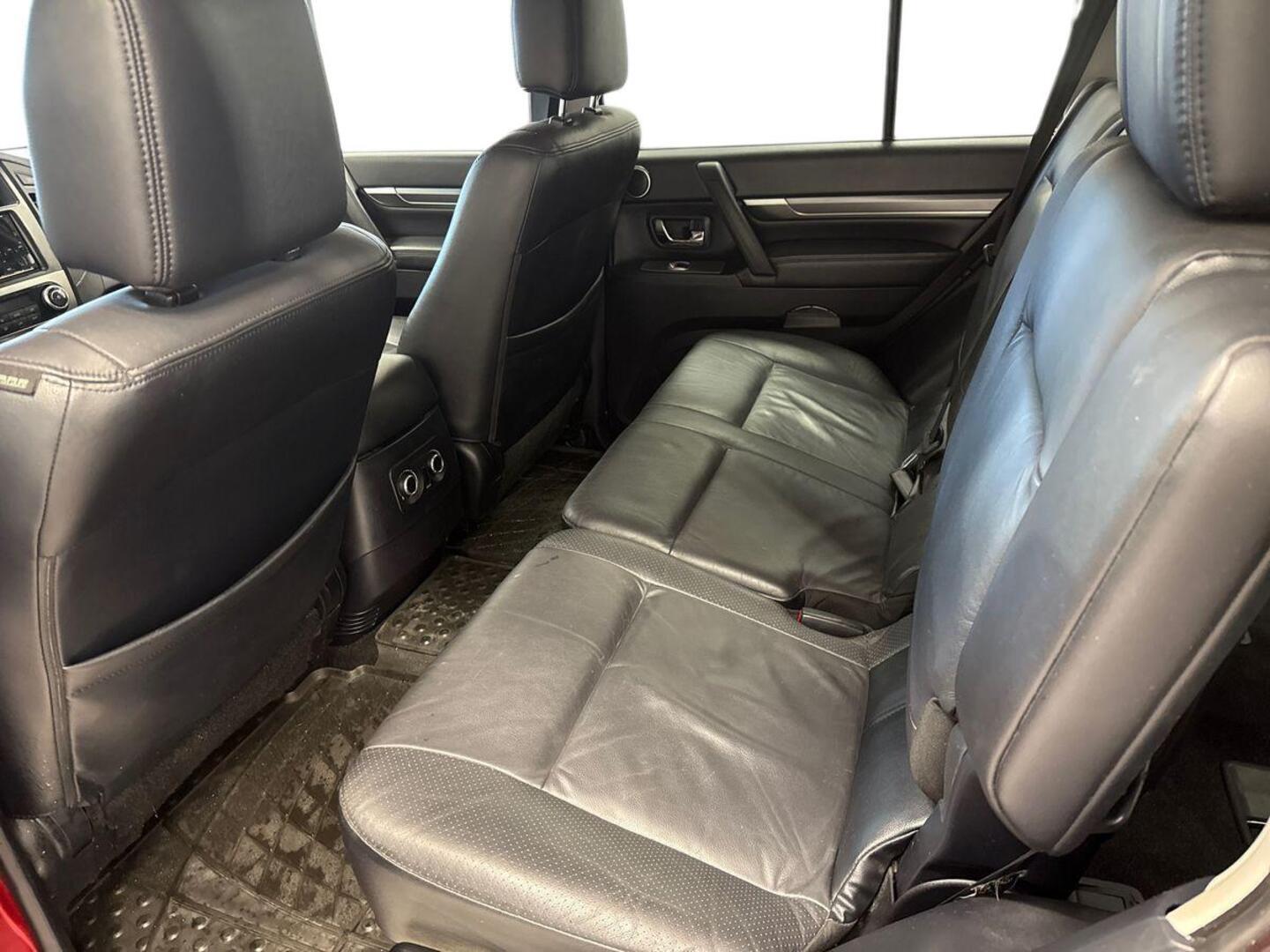 MITSUBISHI Pajero 10