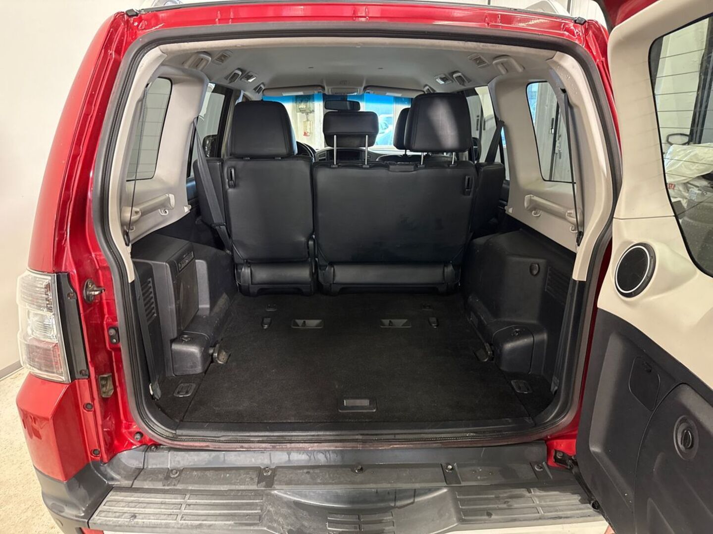 MITSUBISHI Pajero 11