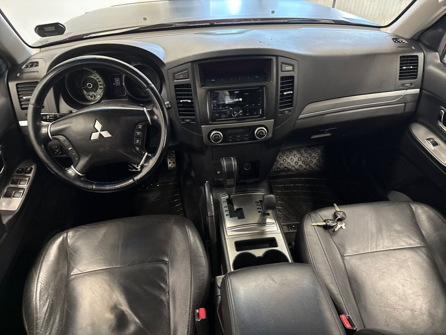MITSUBISHI Pajero 18