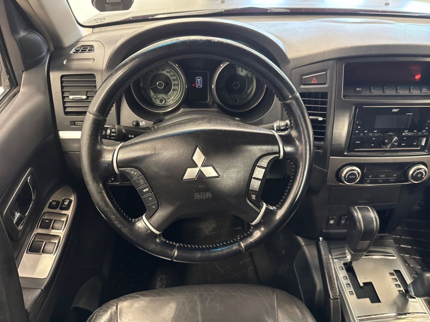 MITSUBISHI Pajero 19