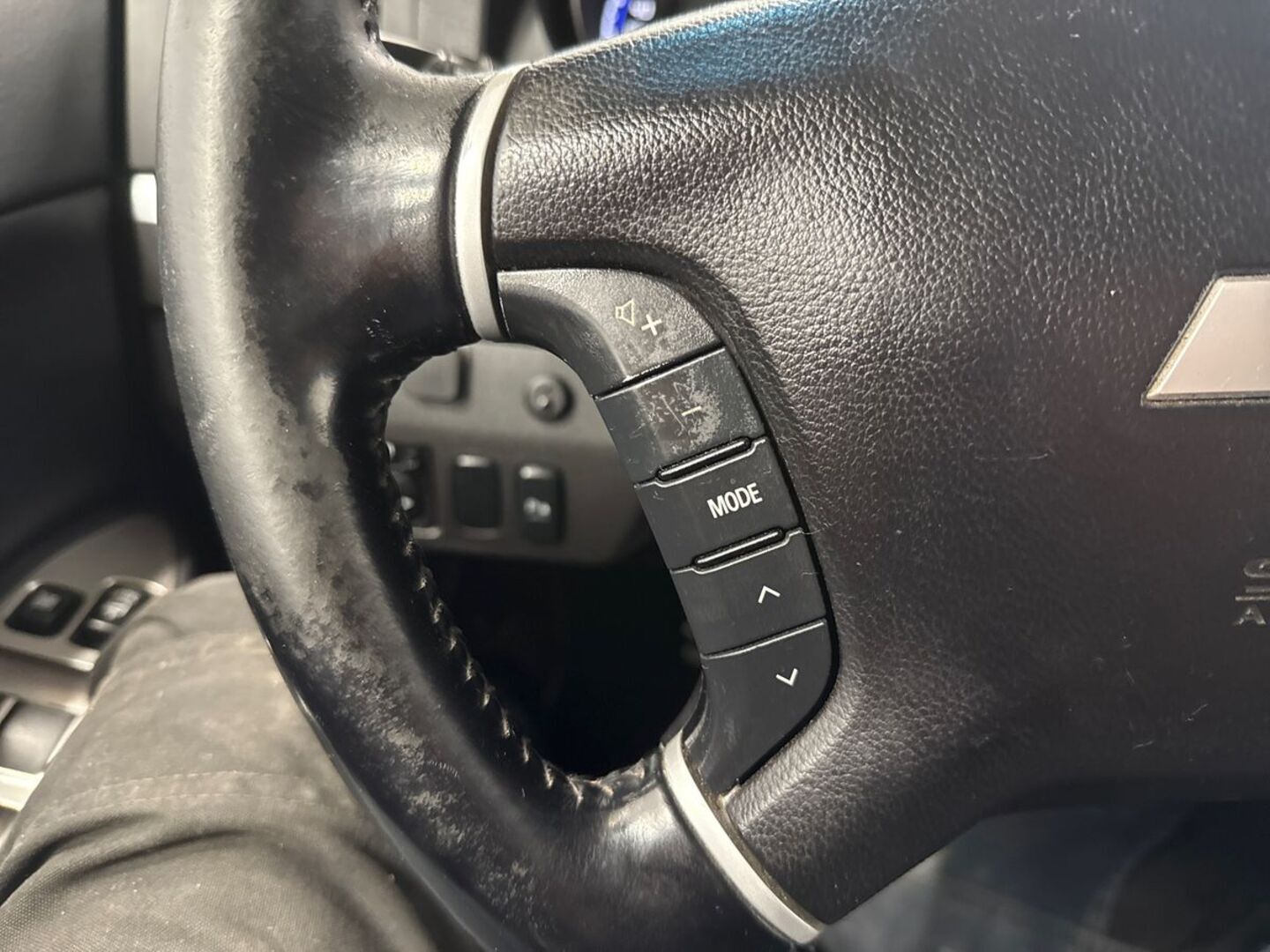 MITSUBISHI Pajero 22
