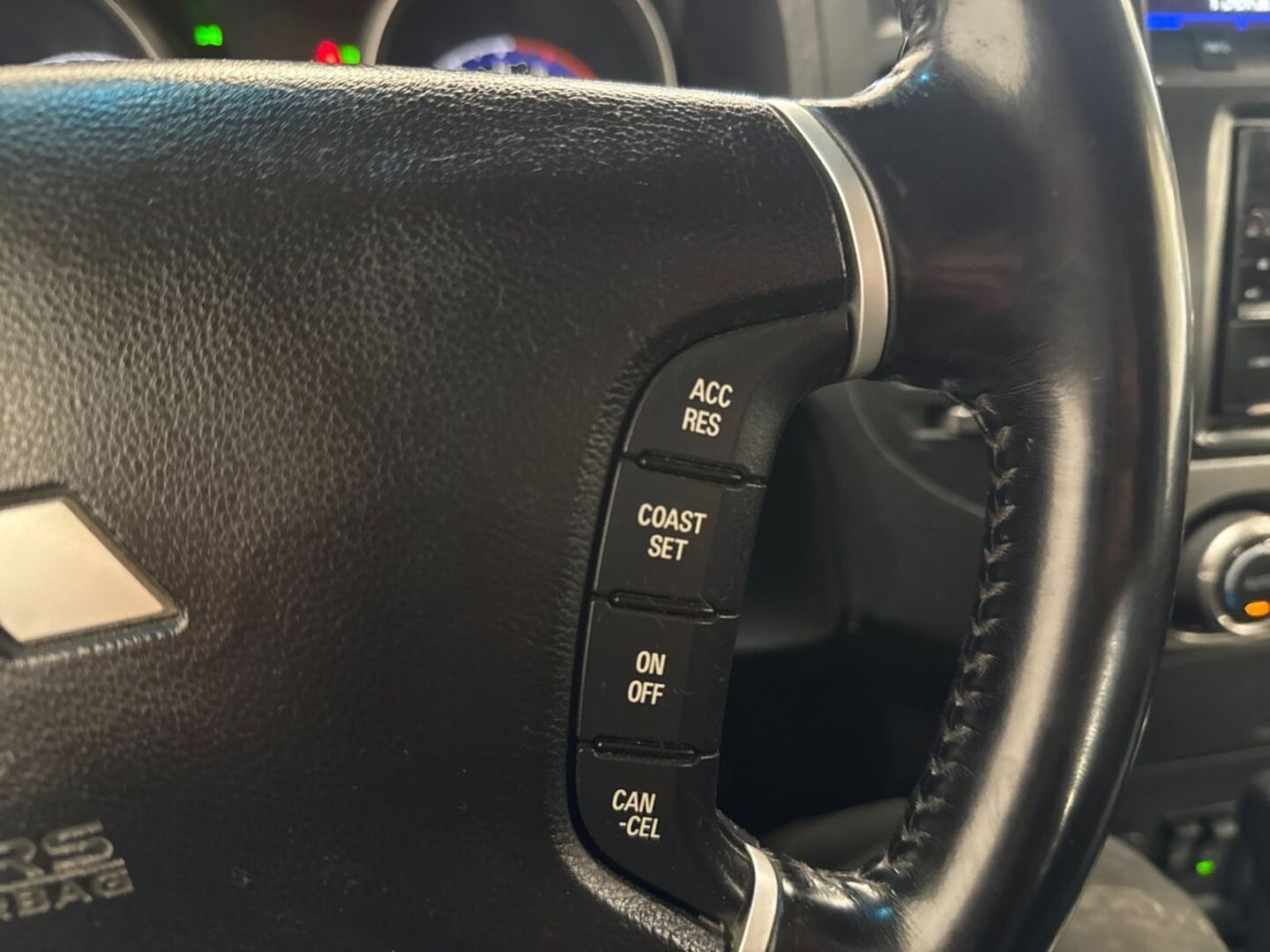 MITSUBISHI Pajero 23