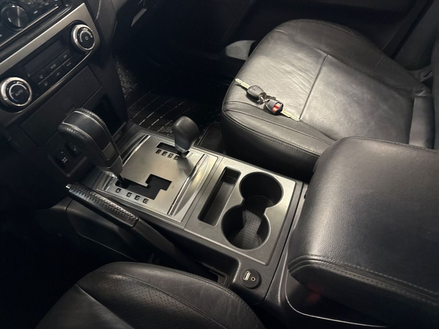 MITSUBISHI Pajero 25