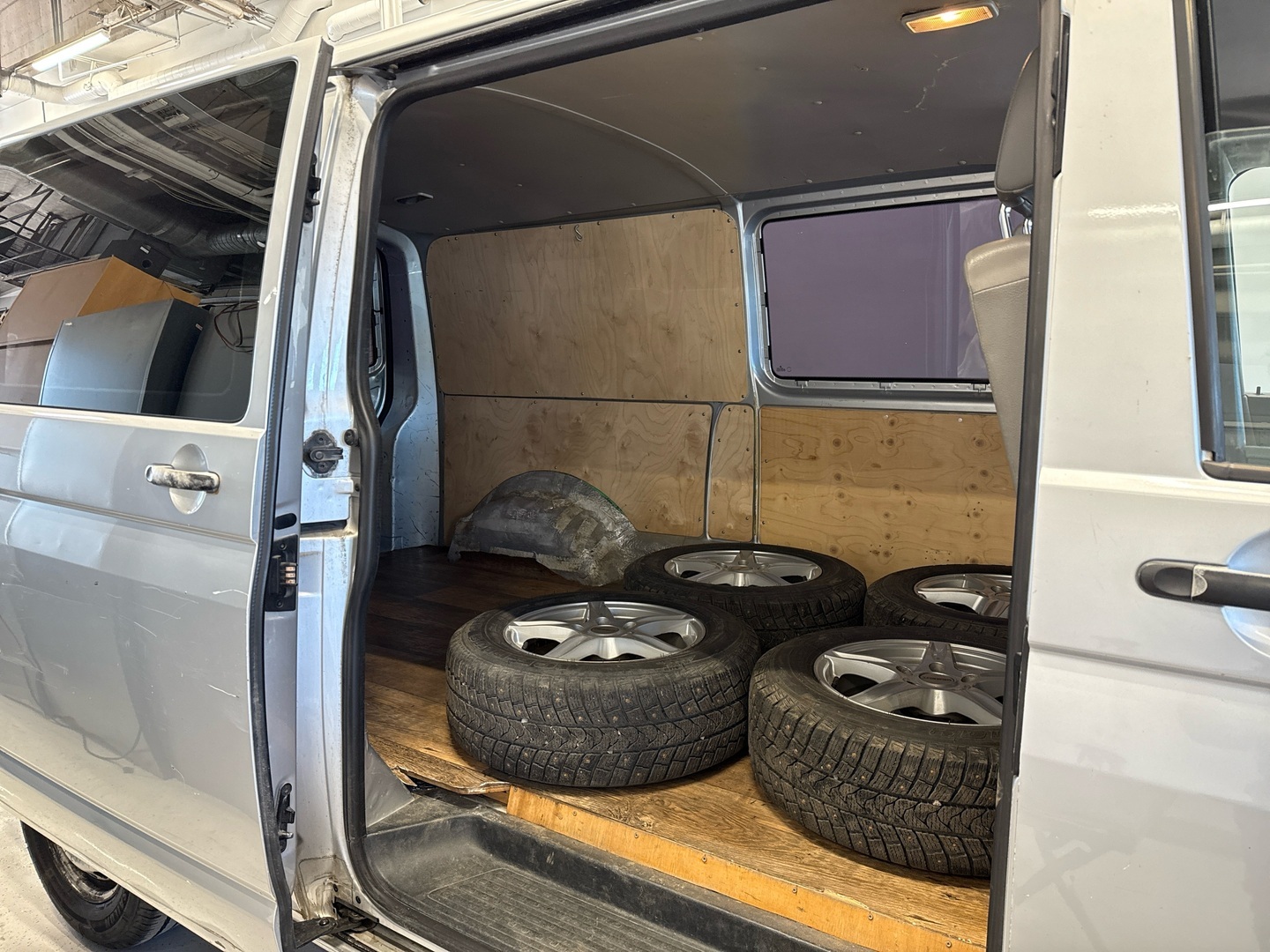VOLKSWAGEN Transporter 2005