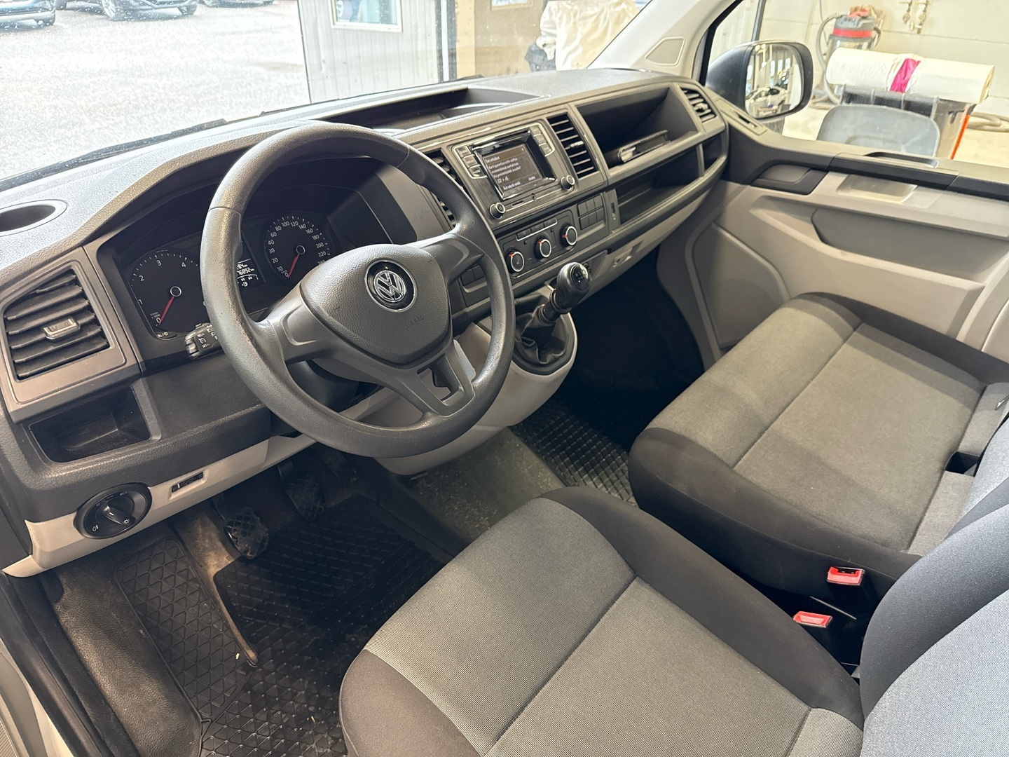 VOLKSWAGEN Transporter 2017