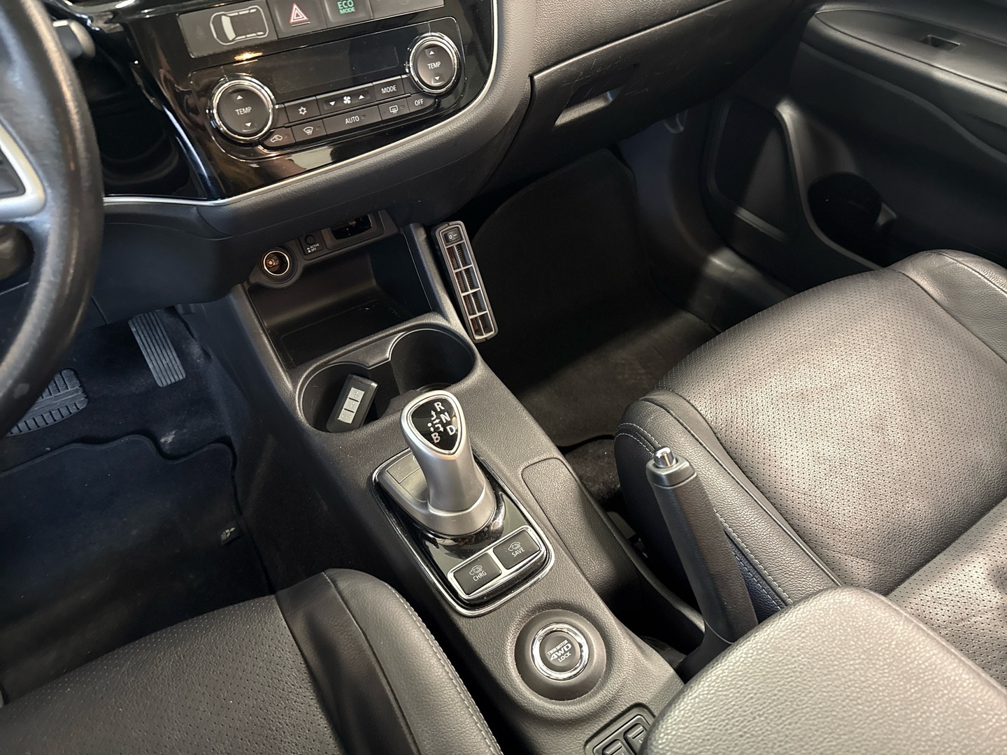 MITSUBISHI Outlander PHEV 2014