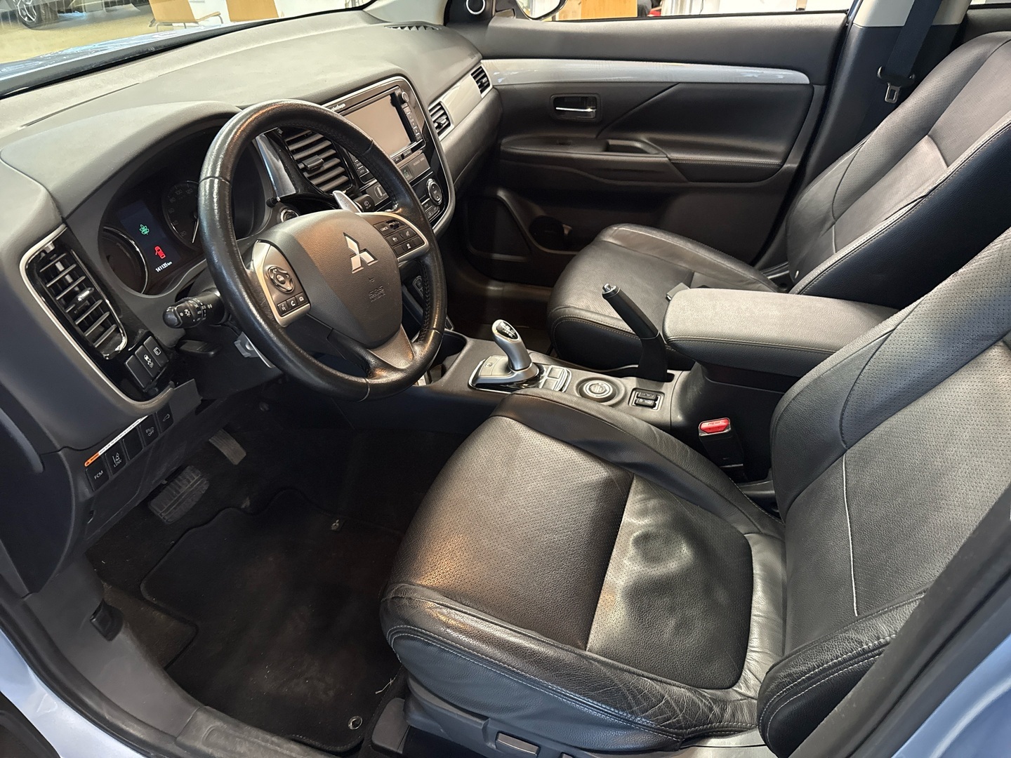 MITSUBISHI Outlander PHEV 2014