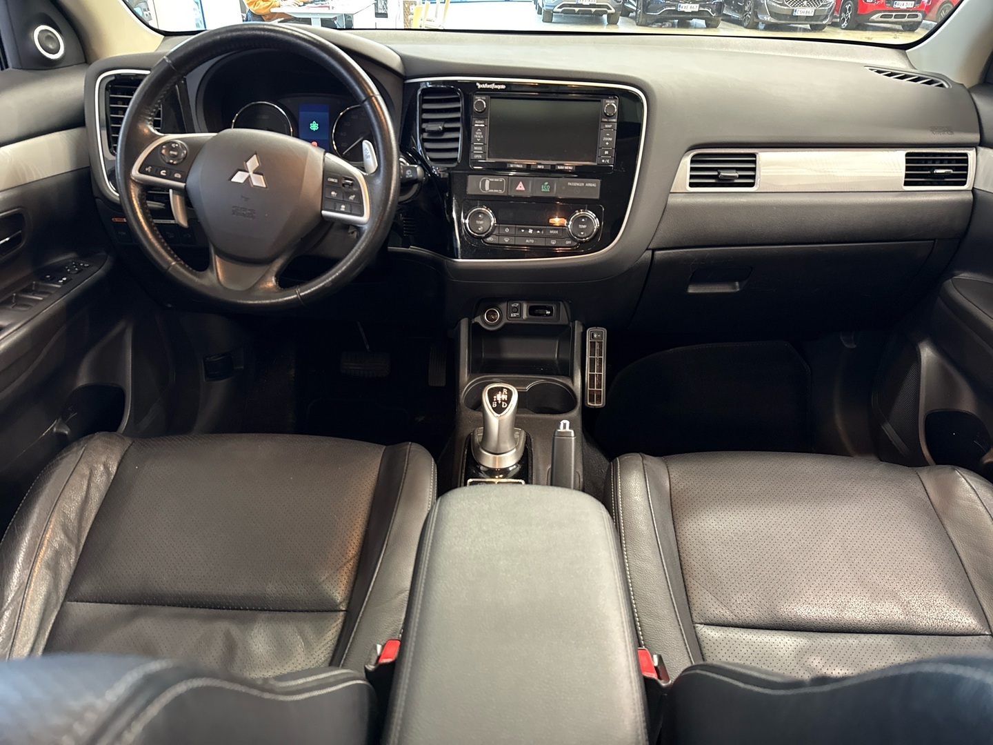 MITSUBISHI Outlander PHEV 2014
