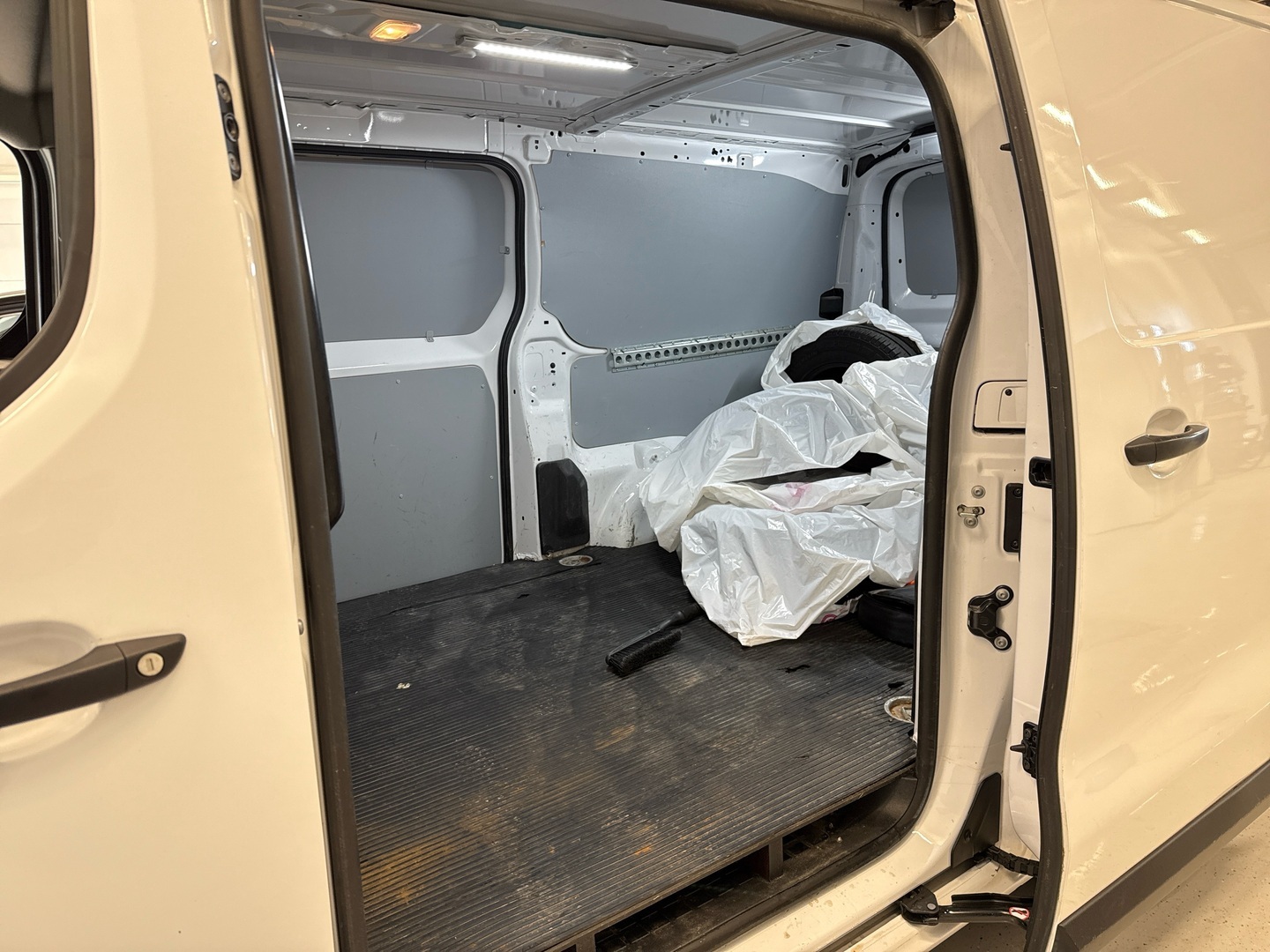 PEUGEOT e-Expert 2023