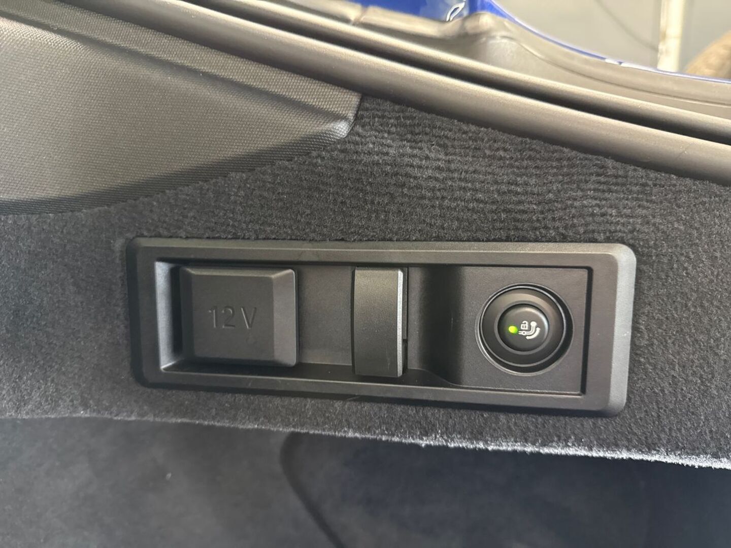 BMW i4 21