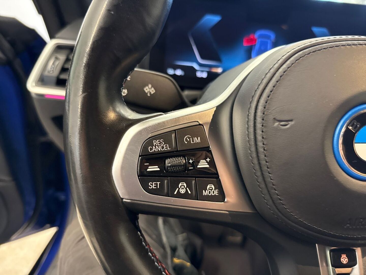 BMW i4 27