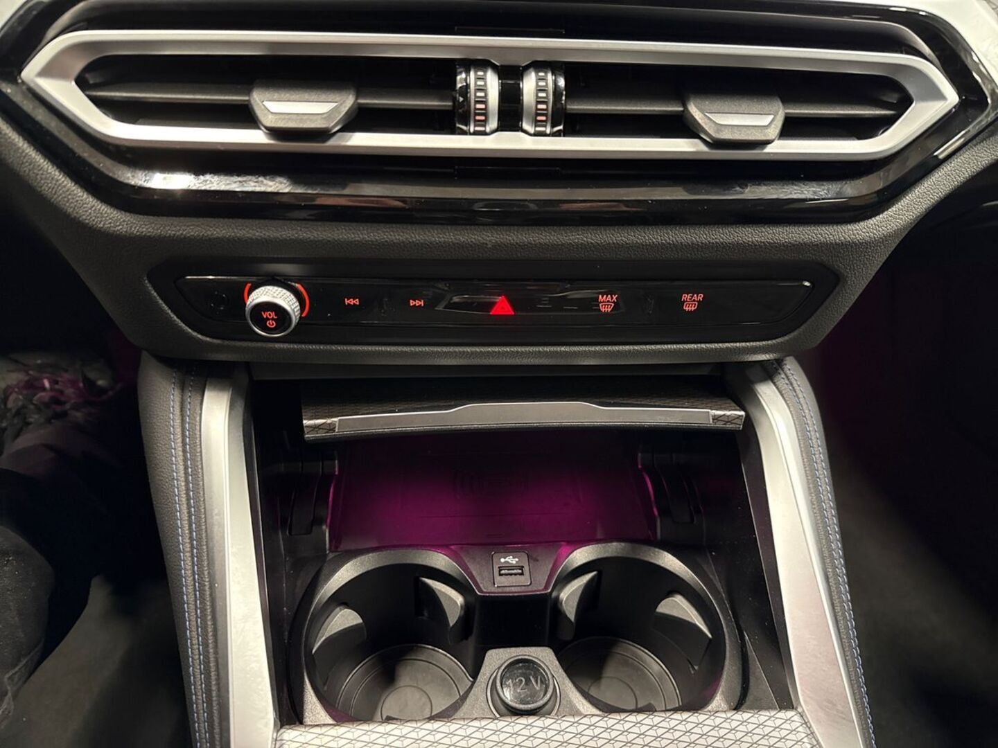 BMW i4 31