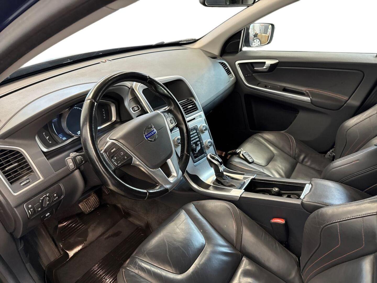 VOLVO XC60 7