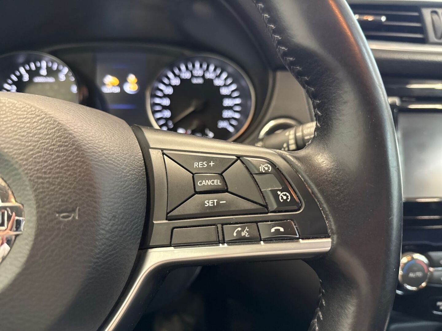 NISSAN Qashqai 24