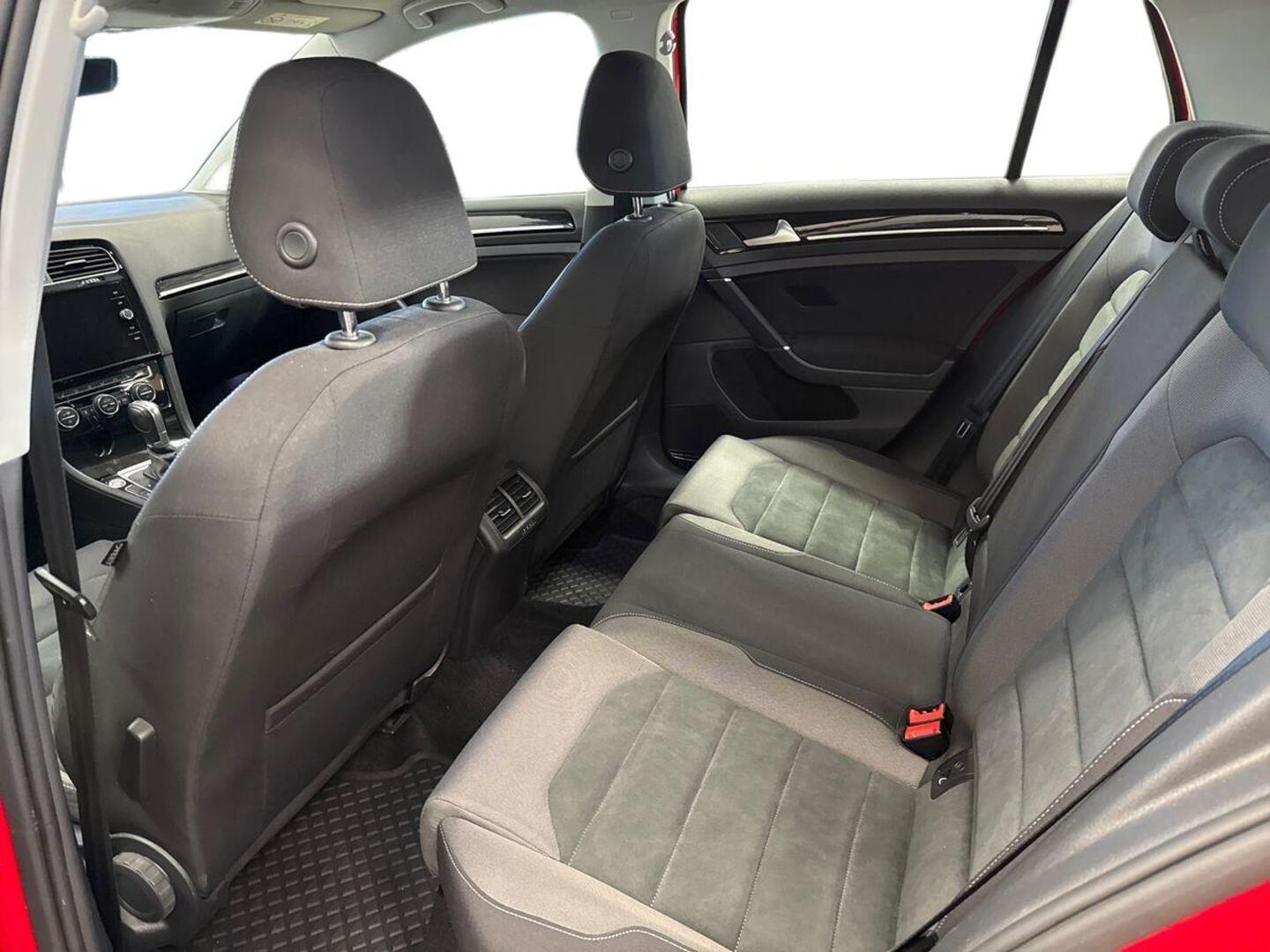 VOLKSWAGEN Golf 2018
