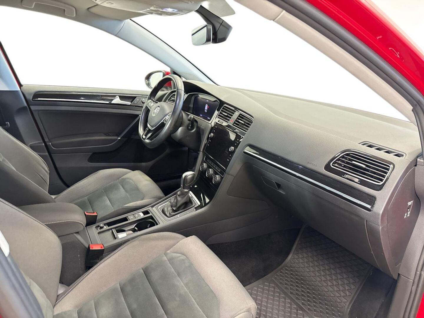 VOLKSWAGEN Golf 2018