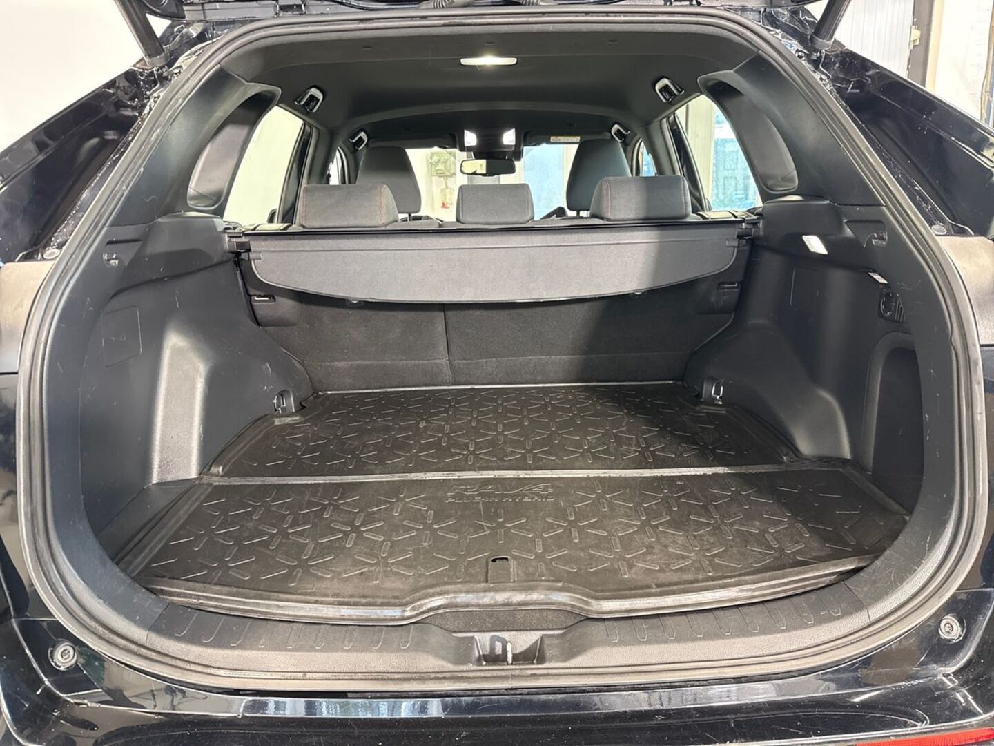 TOYOTA RAV4 Plug-in 11