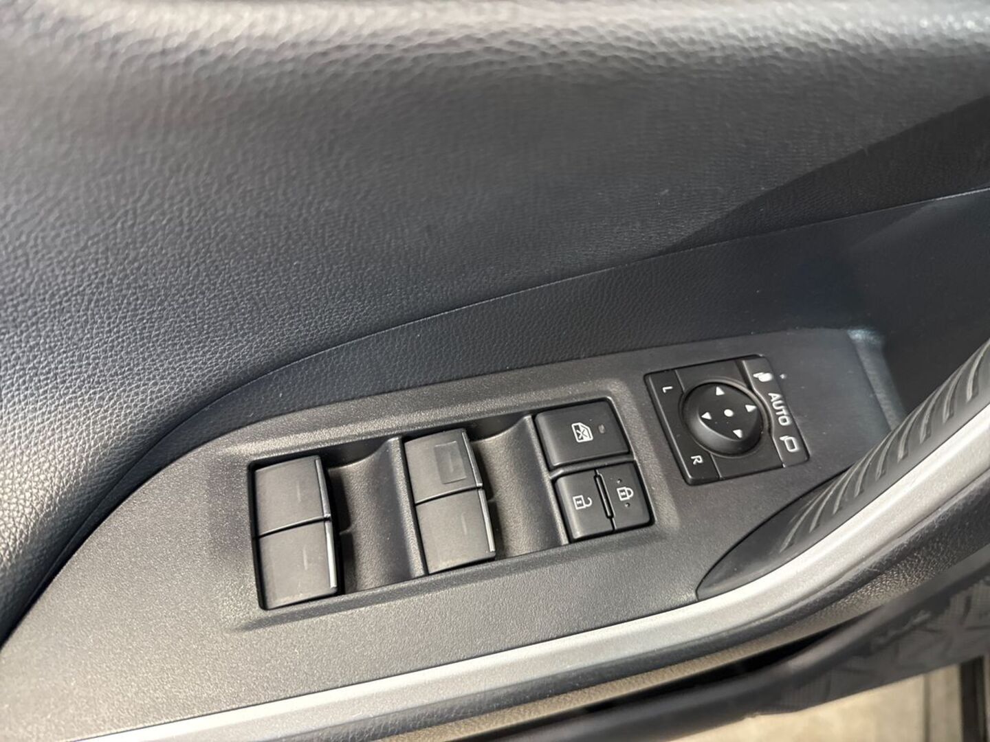 TOYOTA RAV4 Plug-in 19