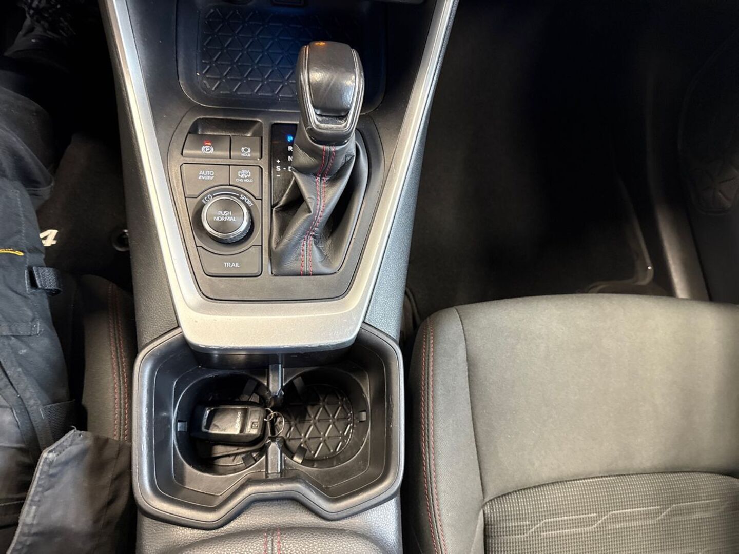 TOYOTA RAV4 Plug-in 26