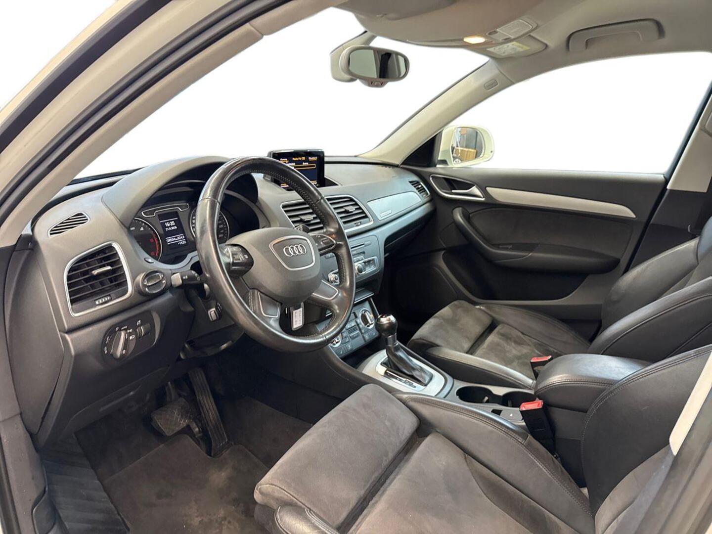 AUDI Q3 7
