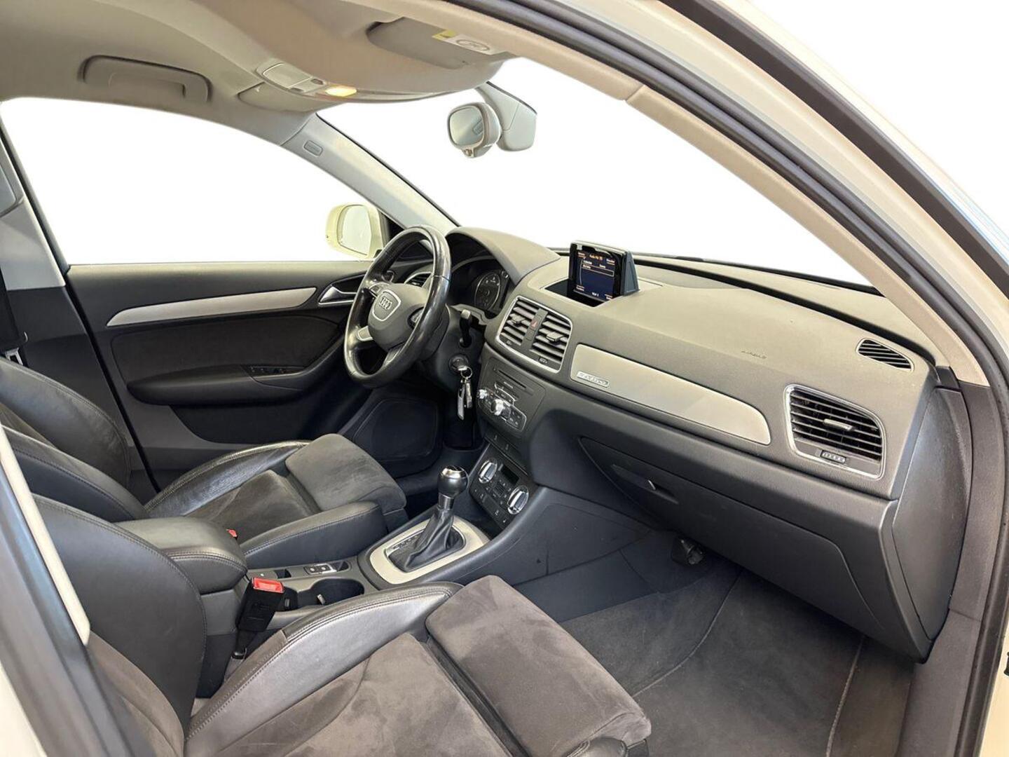 AUDI Q3 9