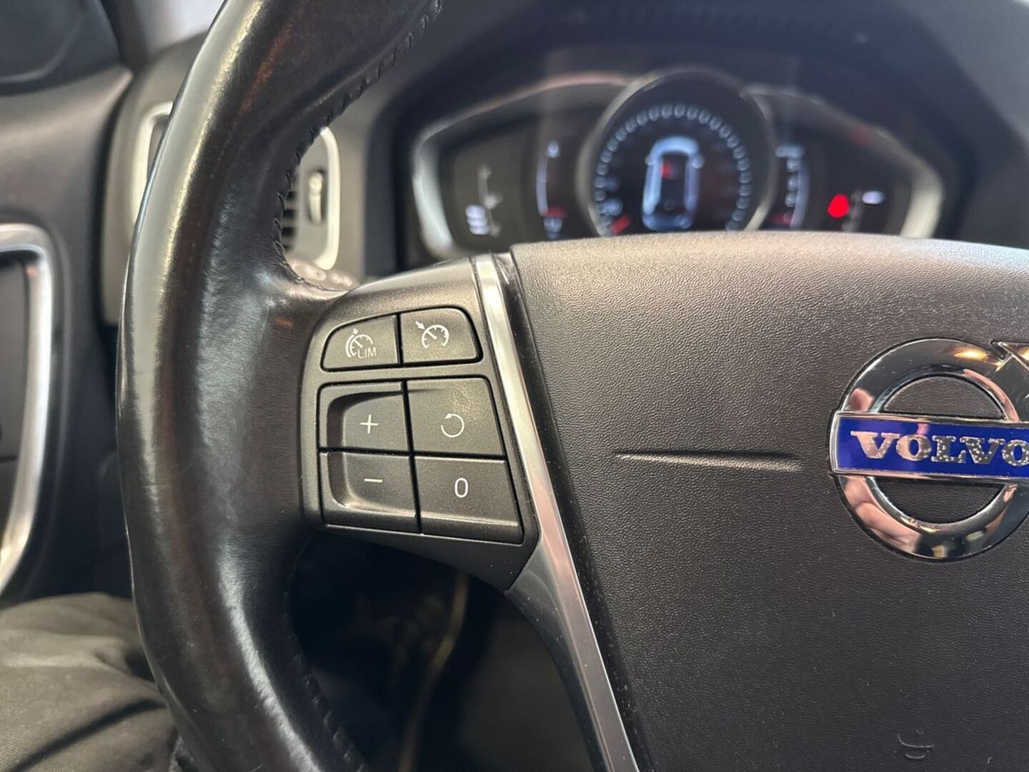 VOLVO V60 Cross Country 2015