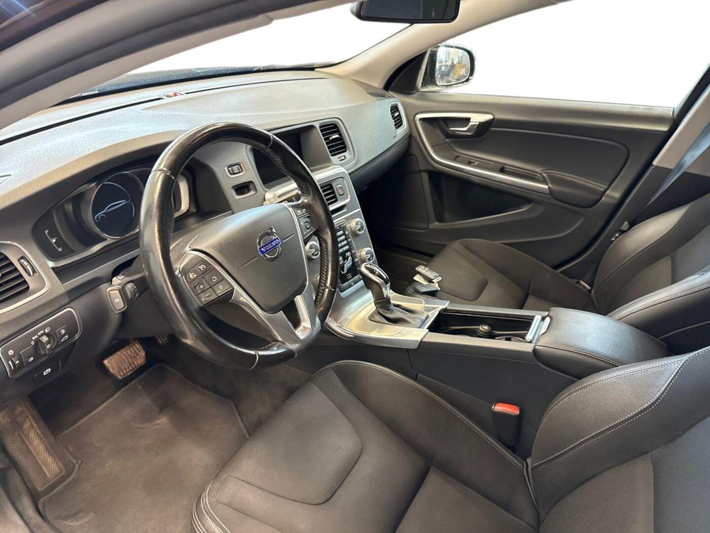VOLVO V60 Cross Country 2015