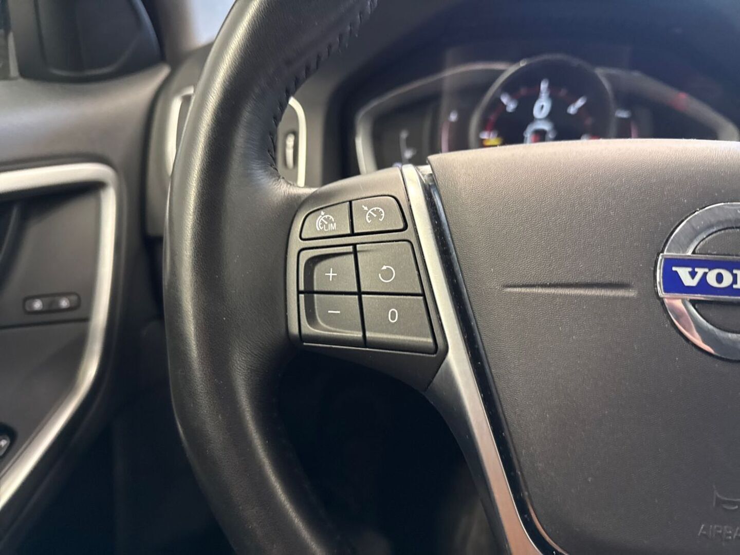 VOLVO V60 Cross Country 2018