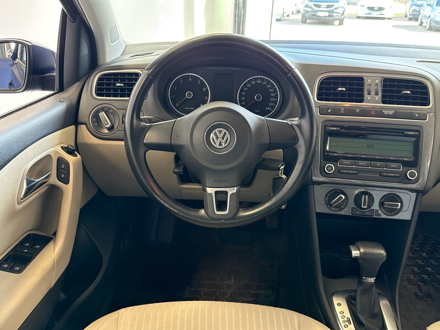 VOLKSWAGEN Polo 2010