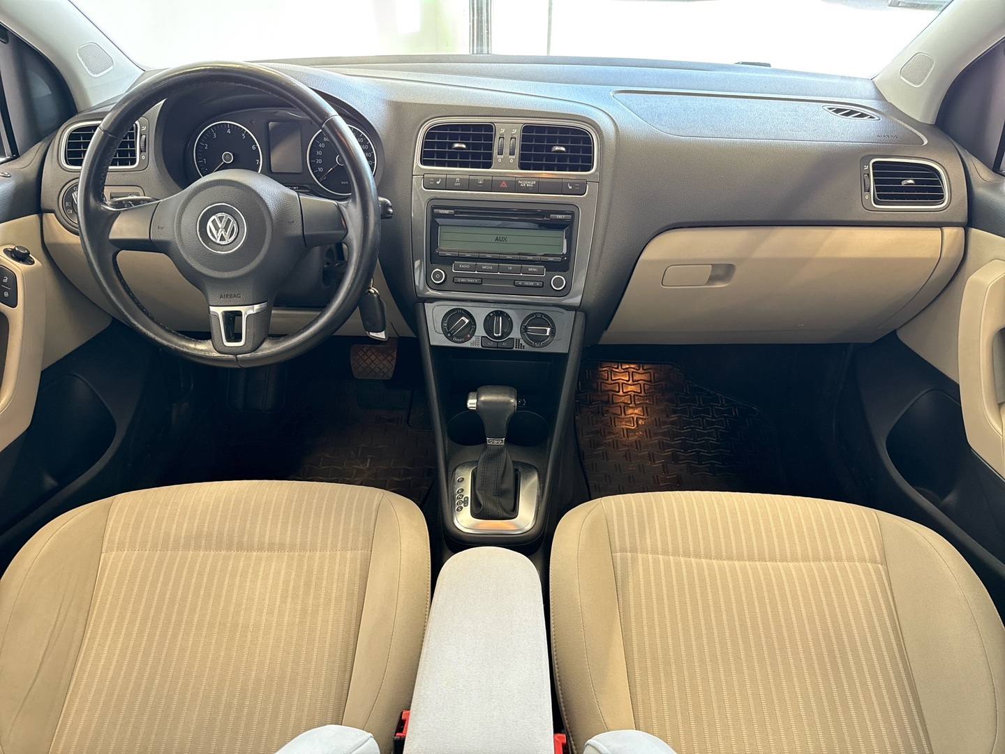 VOLKSWAGEN Polo 2010