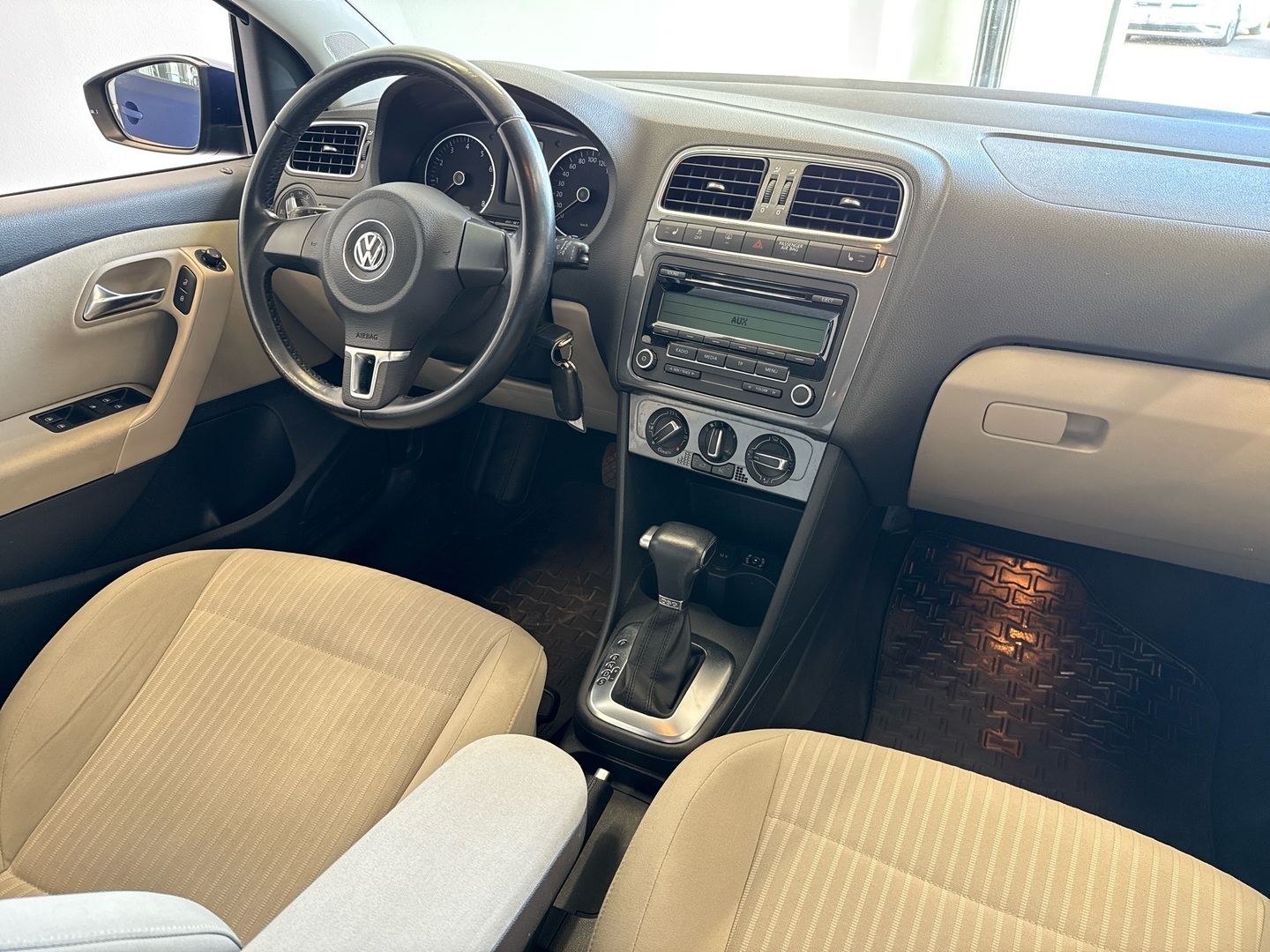 VOLKSWAGEN Polo 2010