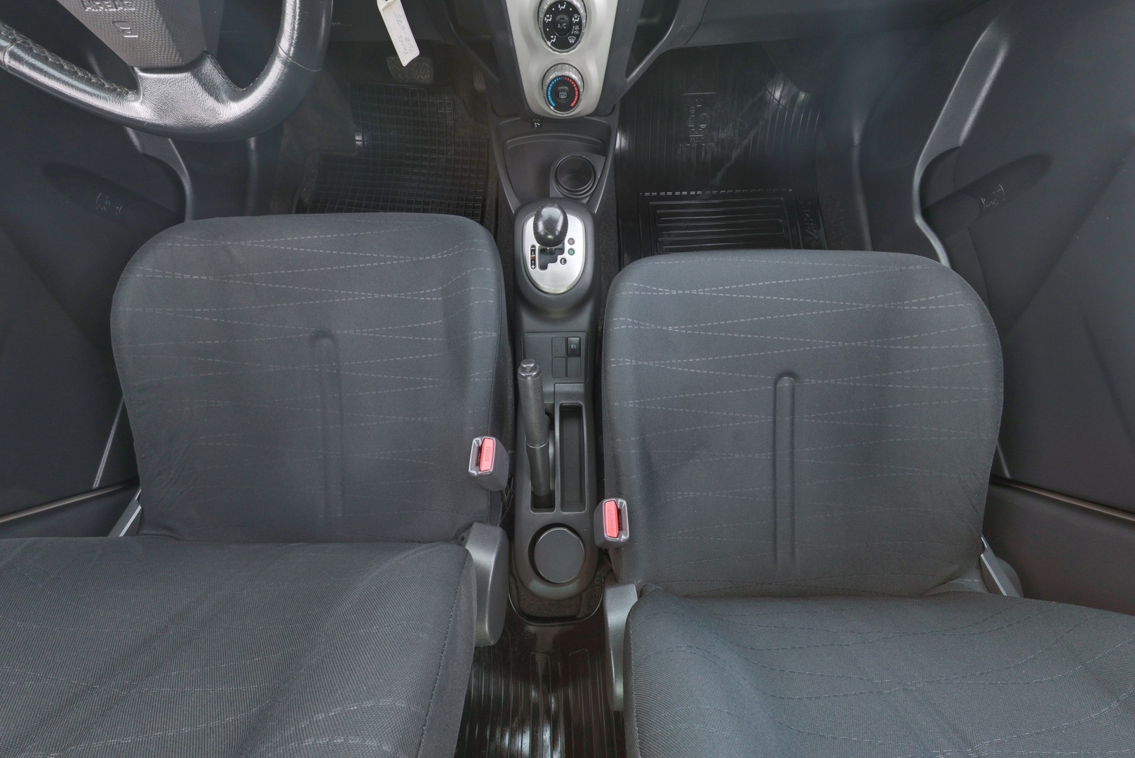 TOYOTA Yaris 2006