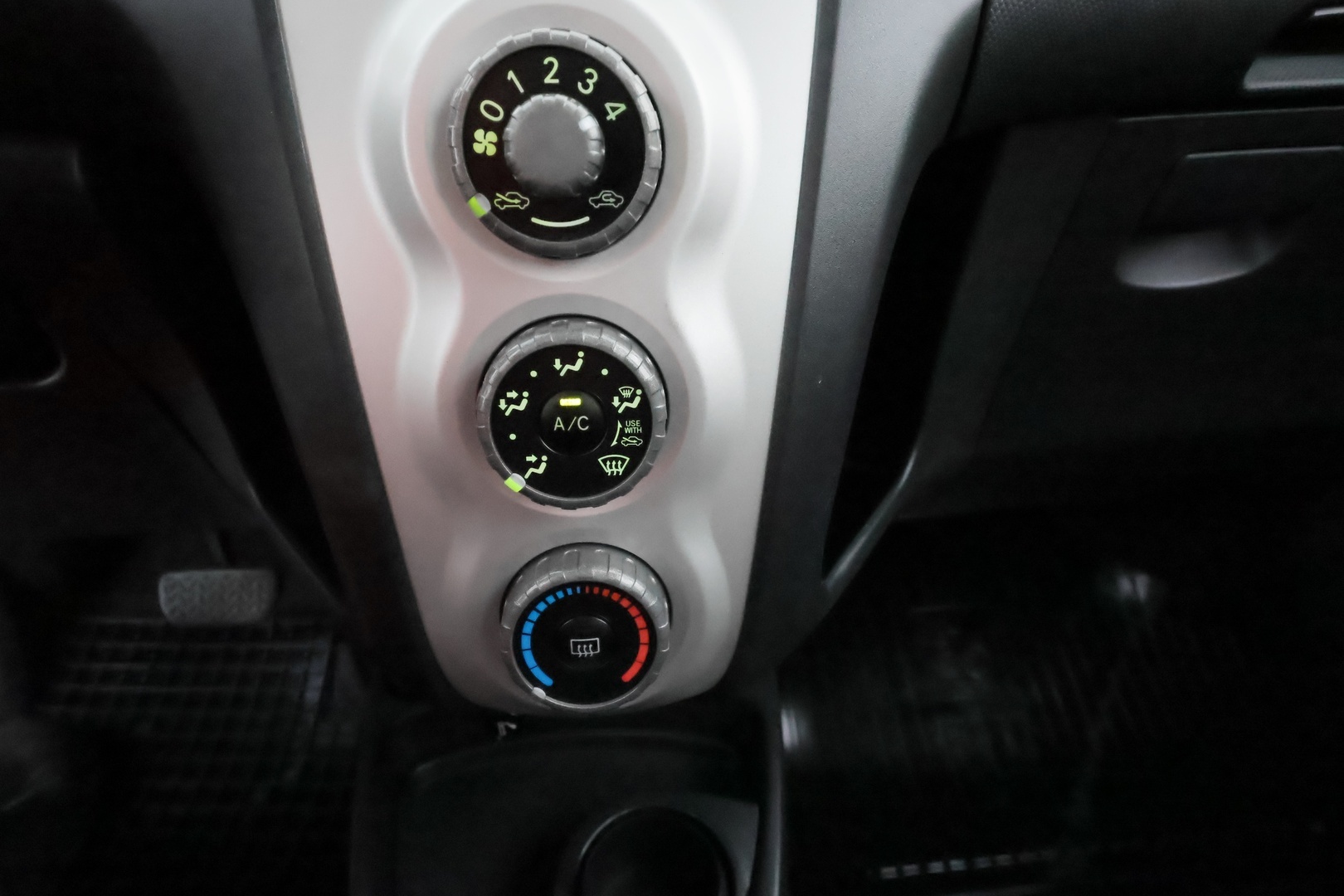 TOYOTA Yaris 2006