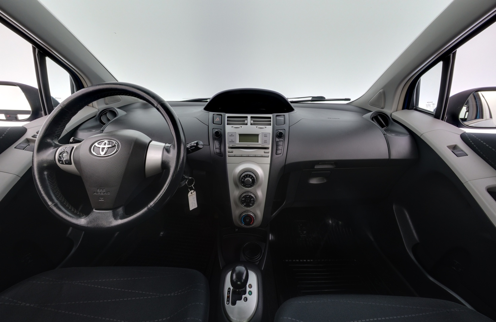 TOYOTA Yaris 2006