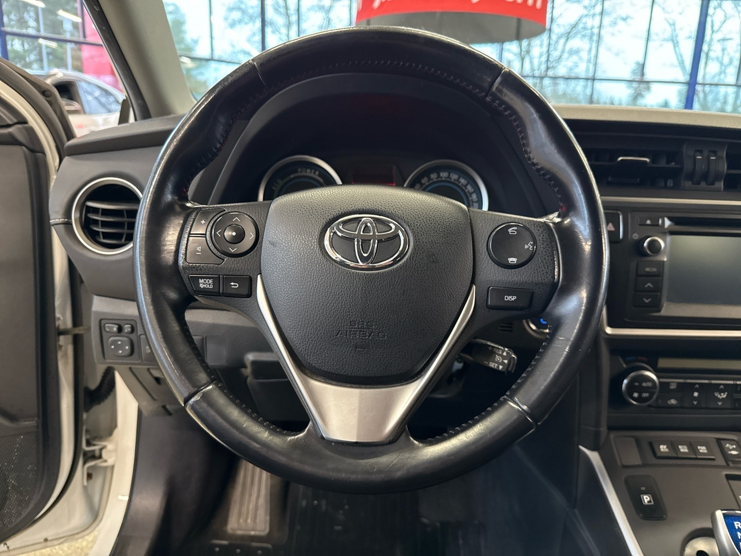 TOYOTA Auris 2015