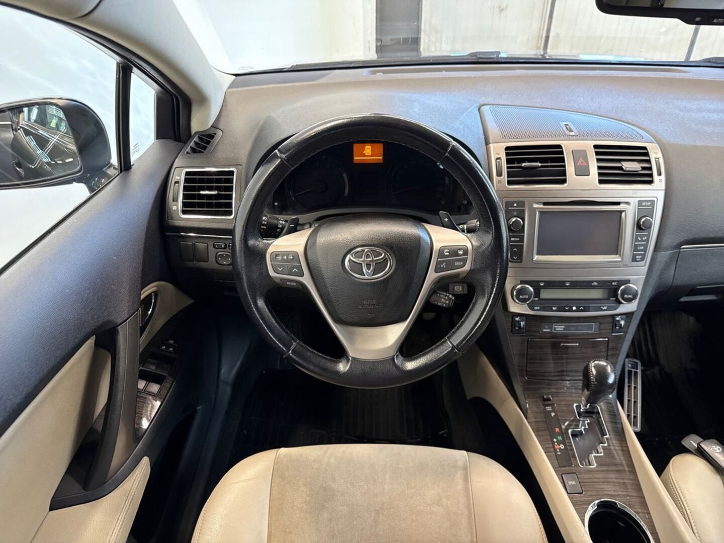 TOYOTA Avensis 2013
