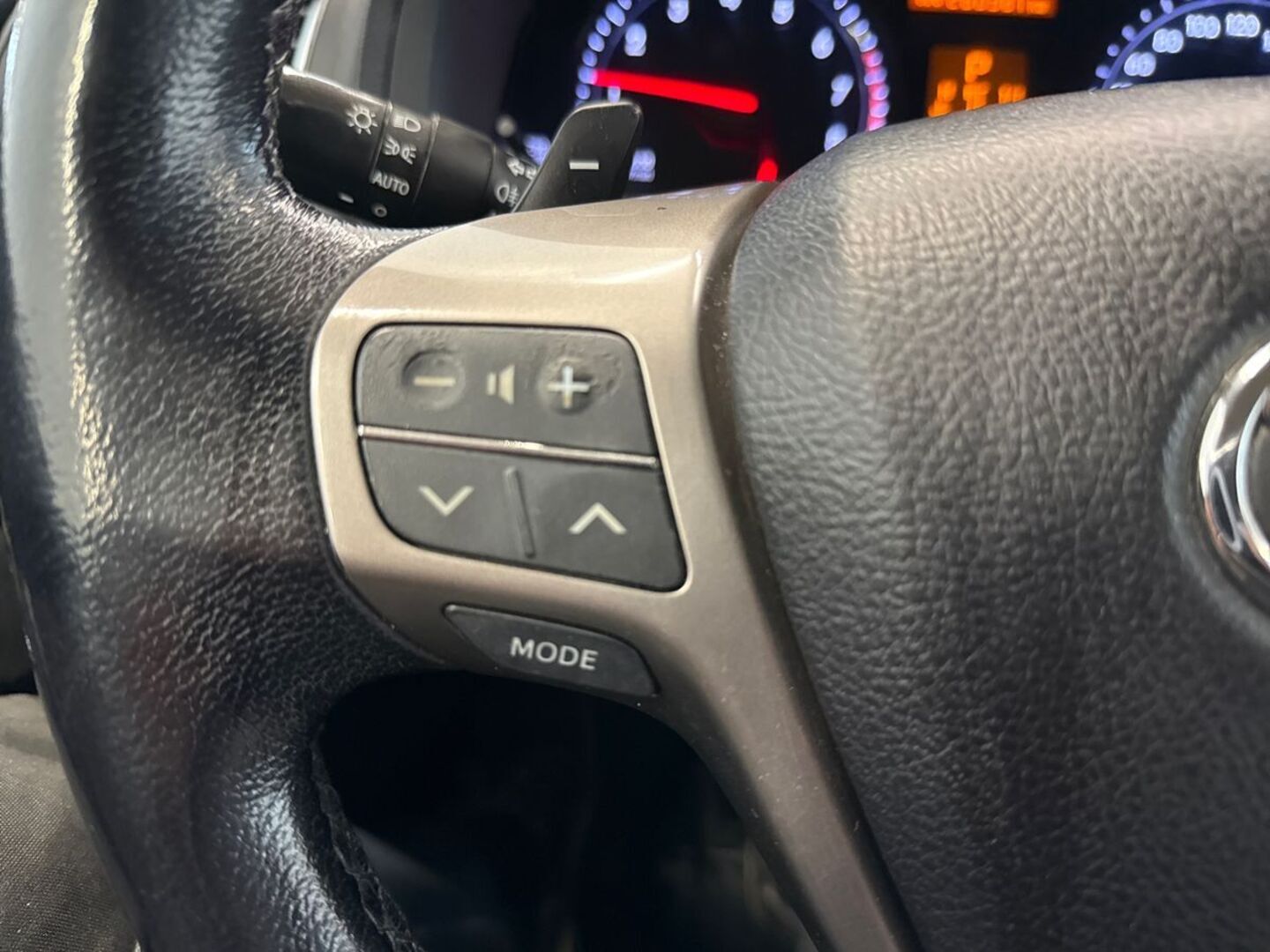 TOYOTA Avensis 2013