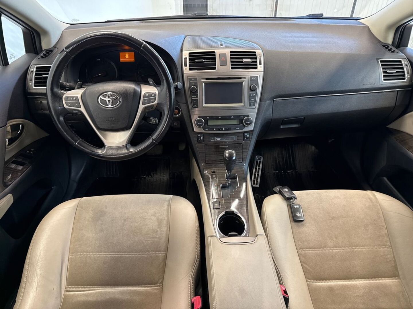 TOYOTA Avensis 2013