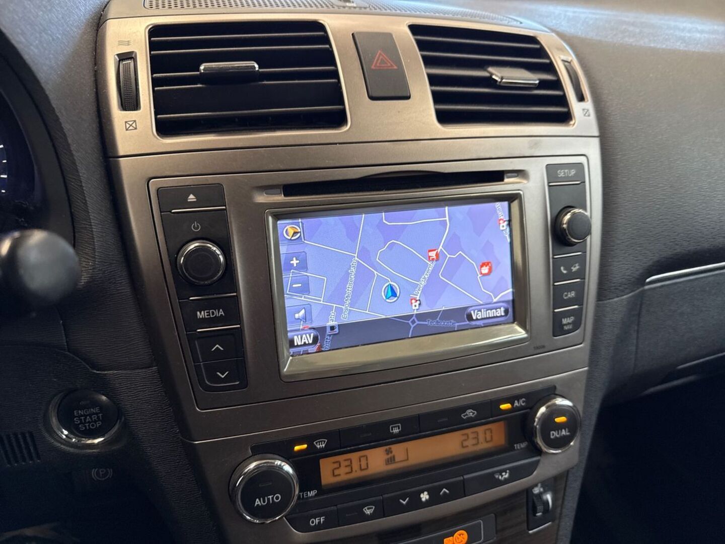 TOYOTA Avensis 2013