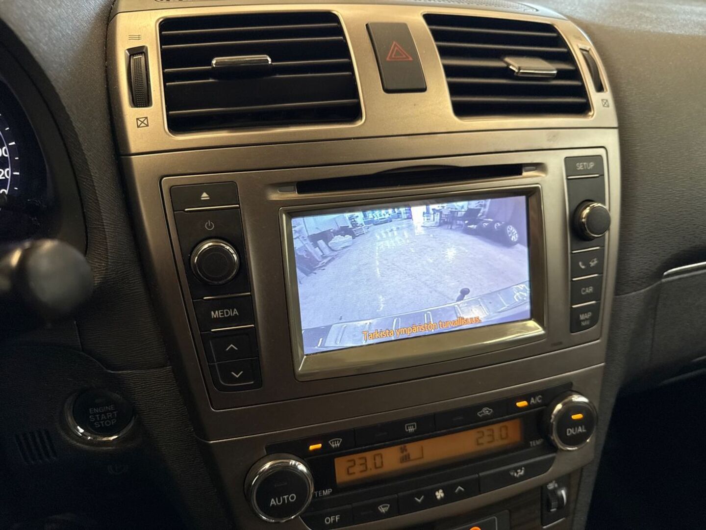 TOYOTA Avensis 2013