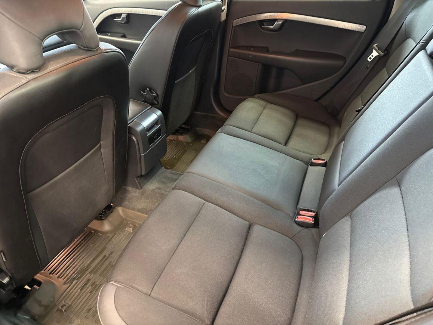 VOLVO XC70 10